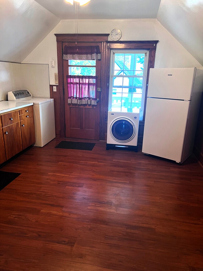 Building Photo - 96 Lawrence St Unit #3