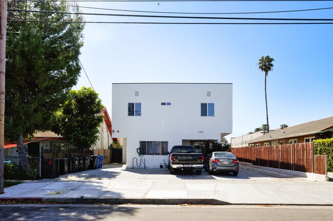 Building Photo - 1155 N Ardmore Ave Unit 5