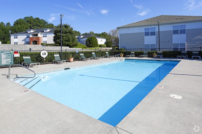 Pool - Lawyers Ridge Apartments