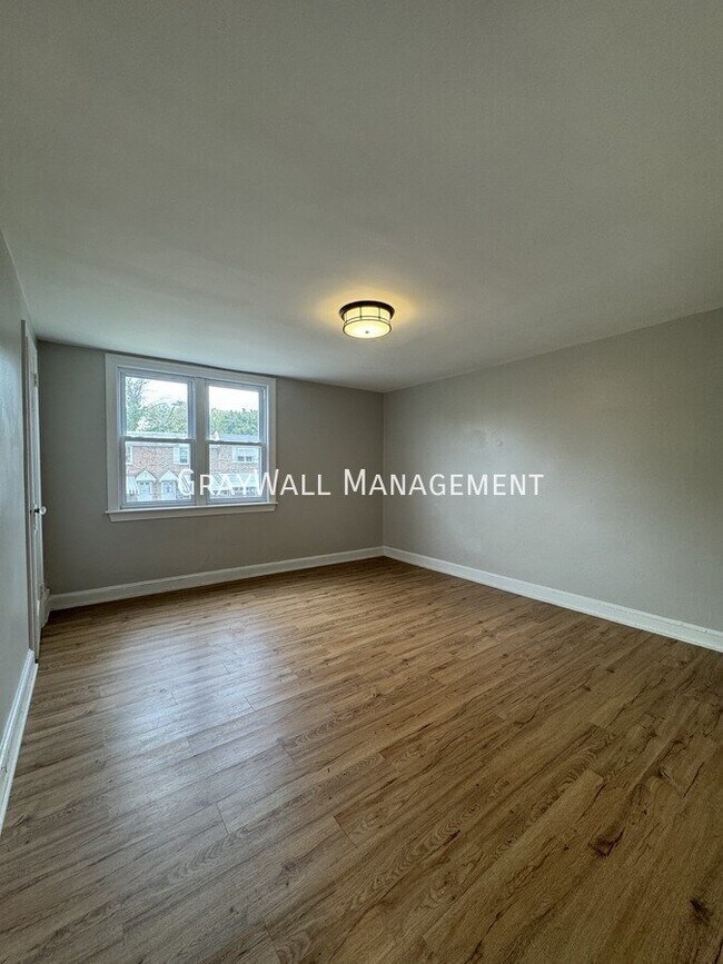 Photo - 480 Westmont Dr