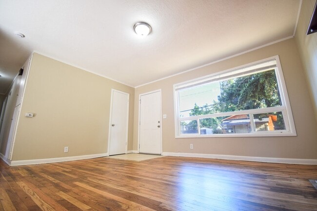 Photo - 3 Bedroom 1Bath House, Quiet neighborhood with park across the street
