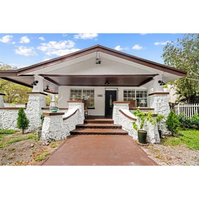 Building Photo - 3902 NW 3rd Ave