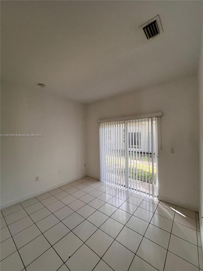 Photo - 1666 SE 27th Ct Unidad 106