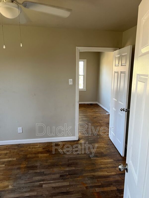 Photo - 610 E 8th St