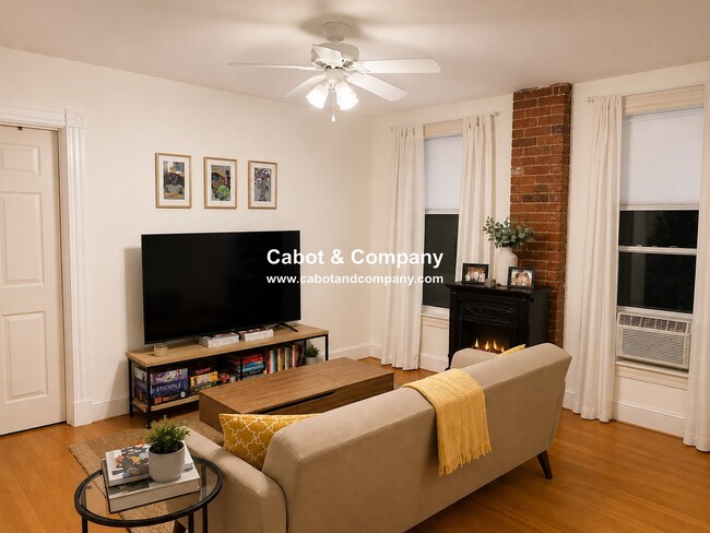 Building Photo - 30 Holmes St Unit 2