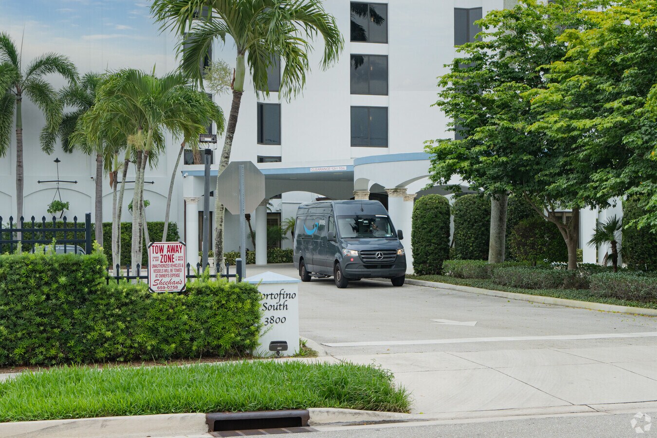 Entrada - Portofino South Condominiums
