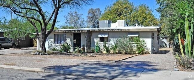 Building Photo - Ranch Style home in the Garden District