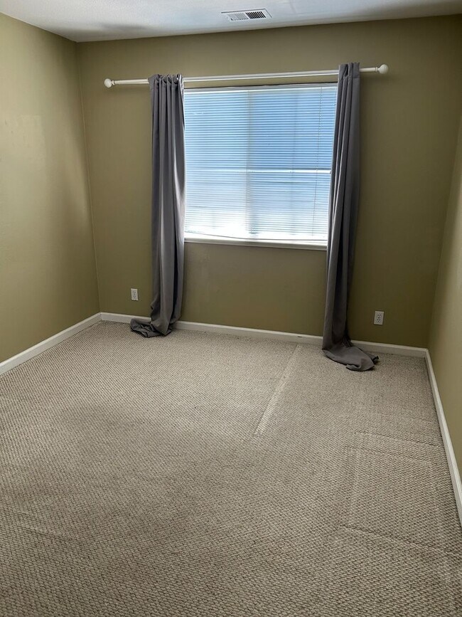Photo - 3 Bedroom 2.5 Bathroom Townhouse