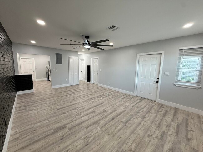 Photo - 120 SW 7th St