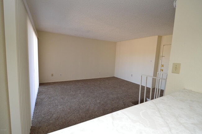 Photo - 1620 N Wilmot Rd Unidad B304