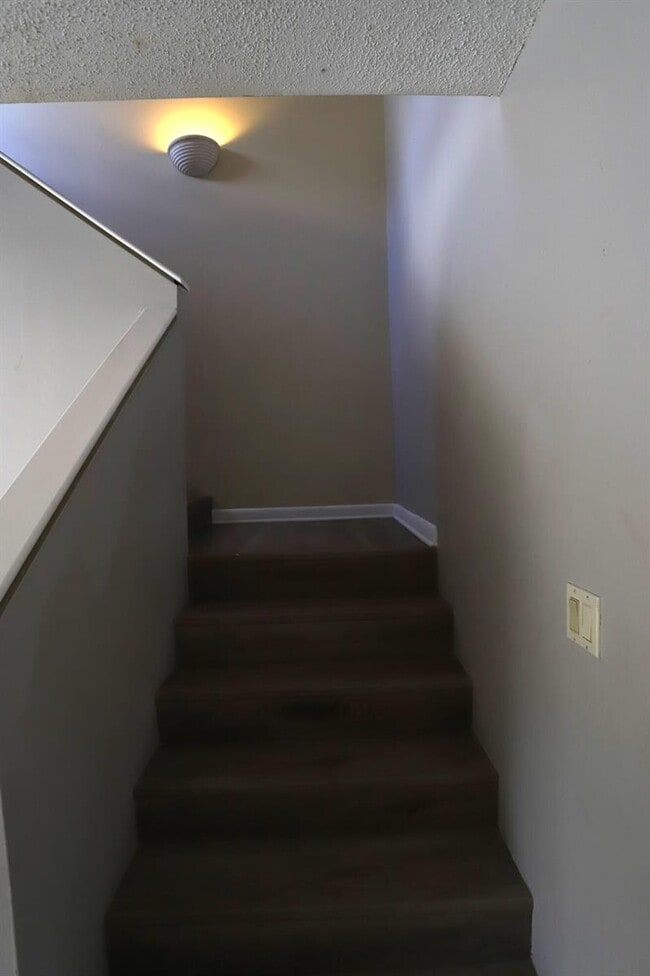 Photo - 421 Cypress Way W