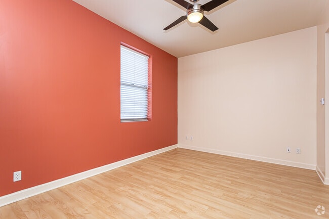 1 BR, 1 BA - 600 SF