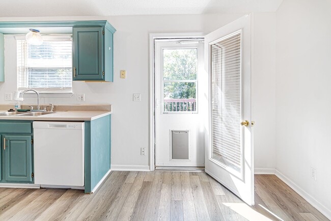 Photo - 3 Bedroom 2 Bath in Warrensburg