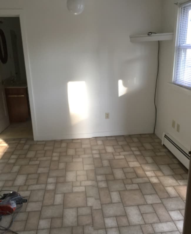 Photo - 121 W Colebrook St