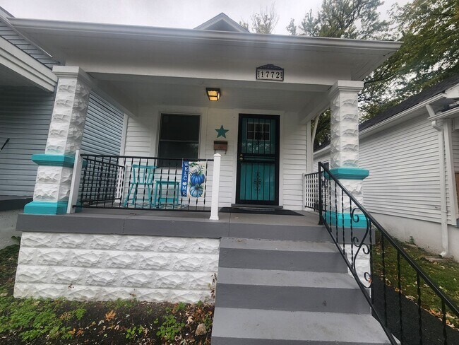 Photo - Beautiful 2 bedroom 1 bath renovated home ...