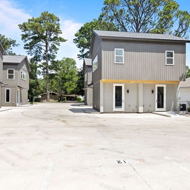 Photo - 1 Bed 1.5 Bath Condo Near Campus! Unit 3