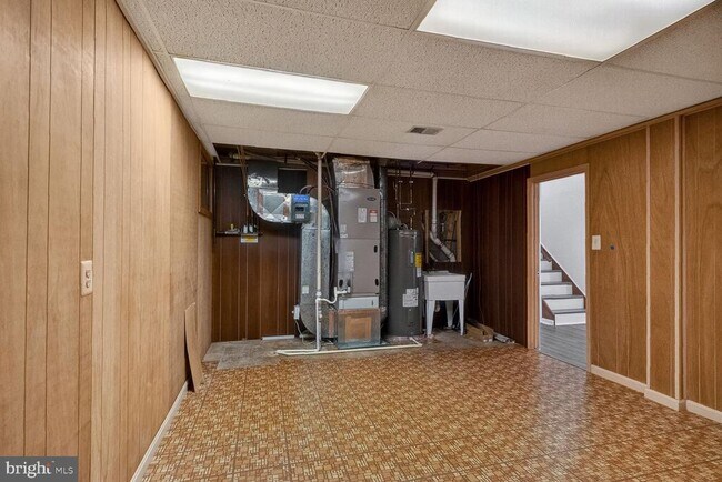 Photo - 925 Chancellor St SW