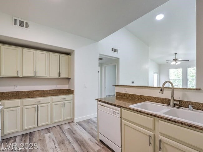 Photo - 10001 Peace Way Unidad 2272