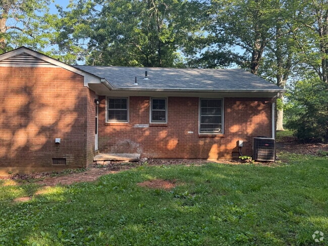 Building Photo - Two bed one bath property in Madison Heigh... Rental
