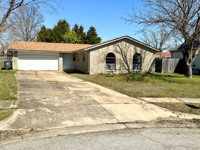 Updated 3 Bedroom, 1.5 Bath House Near Har... - Updated 3 Bedroom, 1.5 Bath House Near Har...