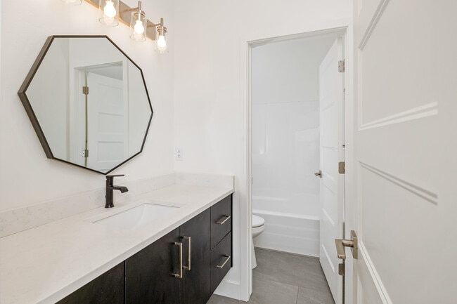 Photo - 869 W Three Pt Ave