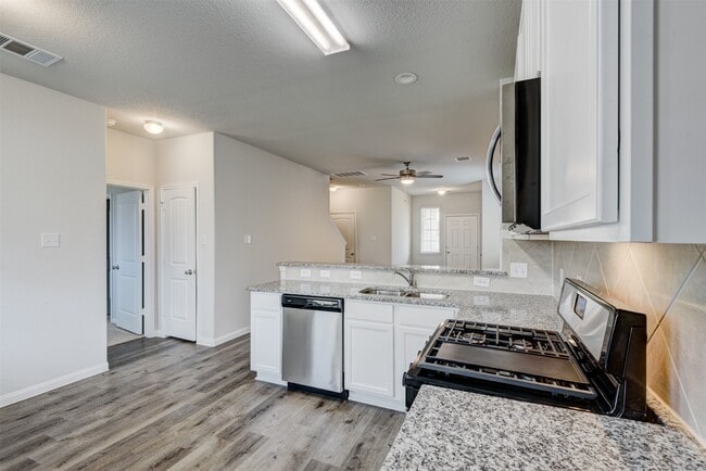 Photo - 5011 Blue Jacaranda Wy