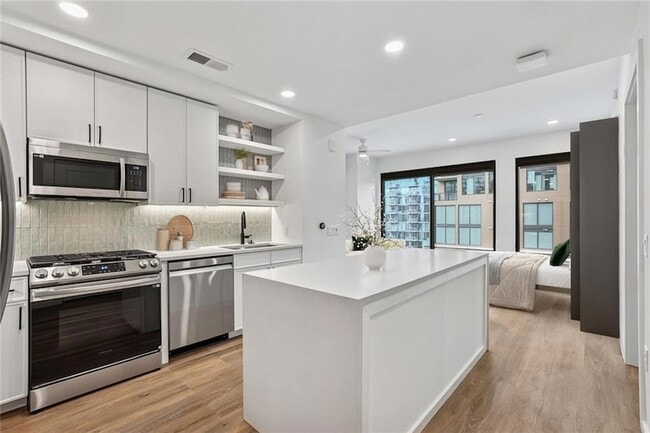 Photo - 1081 Juniper St NE