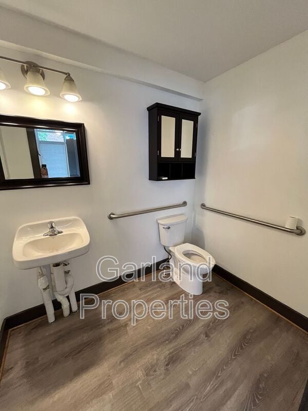 Photo - 110 Campbell Ave SE