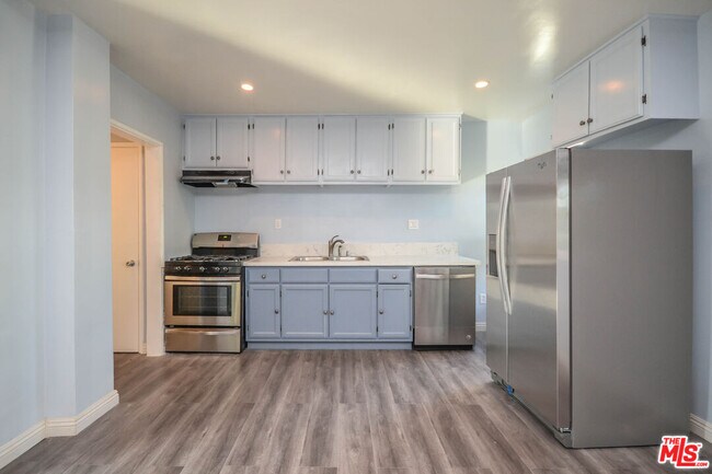 Photo - 1112 Ocean Park Blvd Unidad F