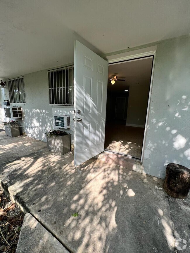 Building Photo - 1220 NW 12th St Unit 2 Rental