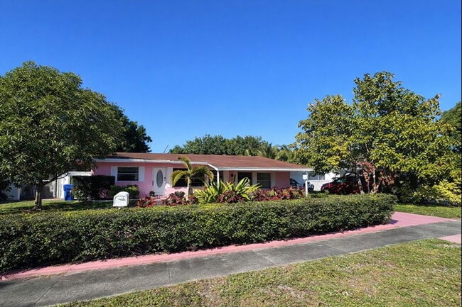 Building Photo - North 66th Avenue, Hollywood, FL 33024 - 3 BR 2 BA single-family home