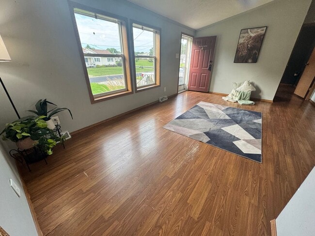 Photo - 215 Greenbush Dr