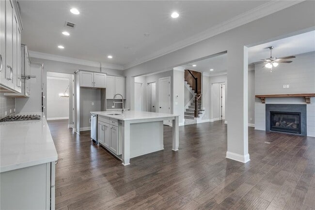 Photo - 440 Baroque Dr