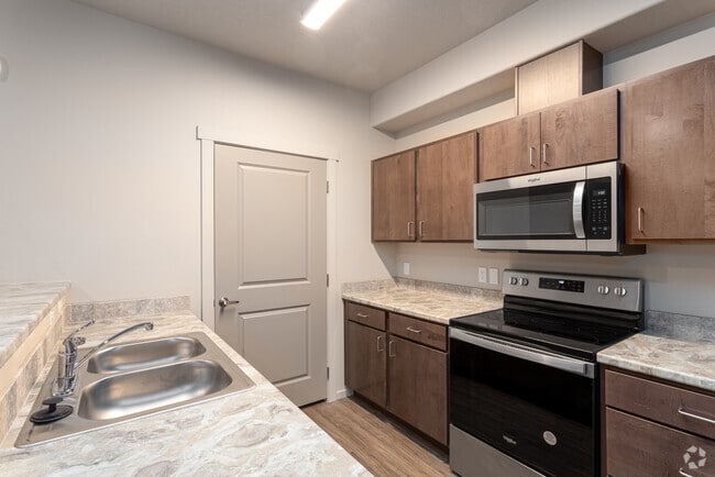 1BR, 1BA - 730SF