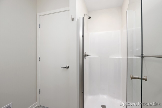Photo - 810 Fulton St W