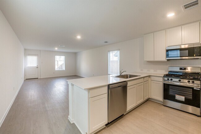 Photo - 919 Pertuso Ln