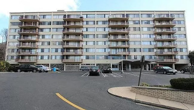 Photo - 5353 Columbia Pike Unit 503