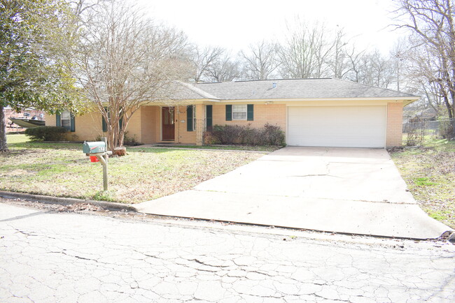 Photo - 523 Arbor Oak Dr House