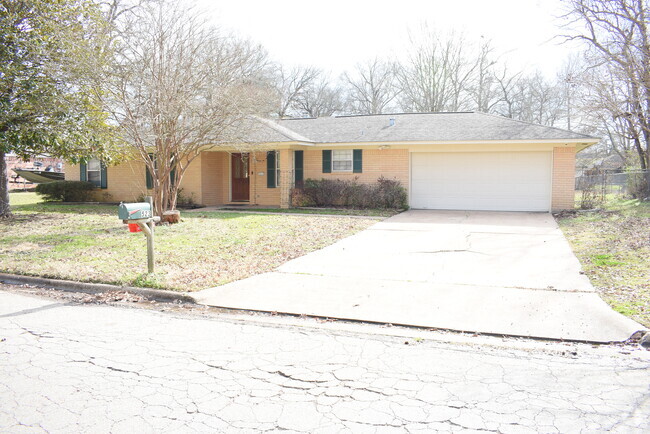 Building Photo - 523 Arbor Oak Dr Rental