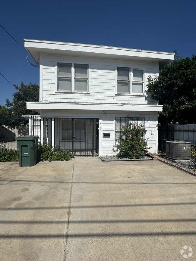 Building Photo - 1912 Washington St Unit C Rental