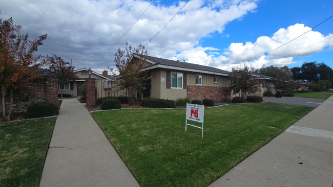 Building Photo - 553 E Lemon Ave Unit 4