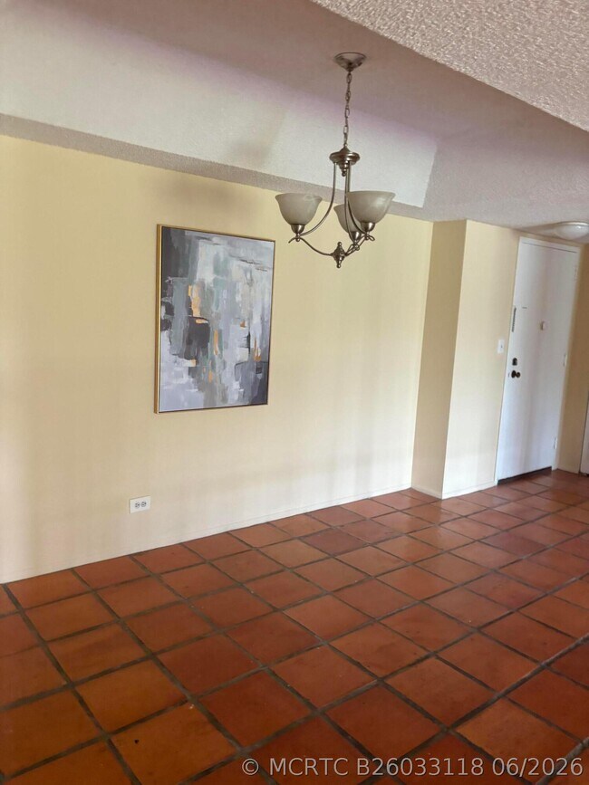 3720 Inverrary Dr Unit 1h