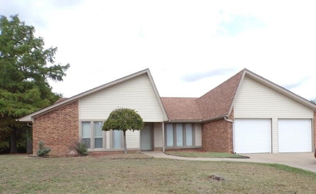 Building Photo - 2408 NW Redwood Ln