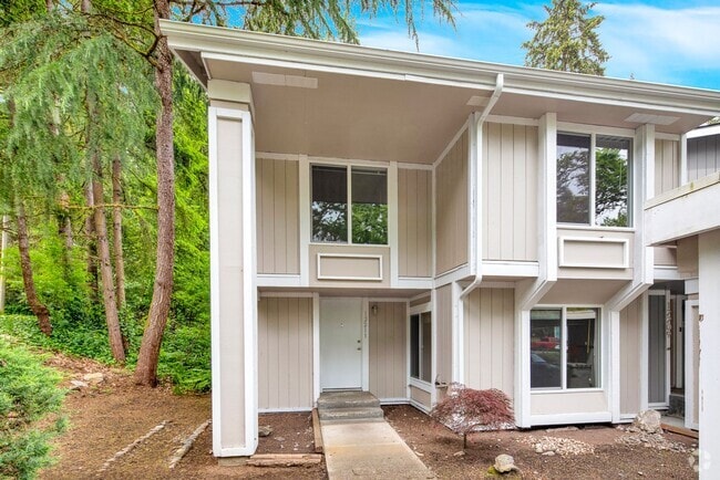 Building Photo - Spacious 4 Bed 2.5 Bath for Rent! Rental