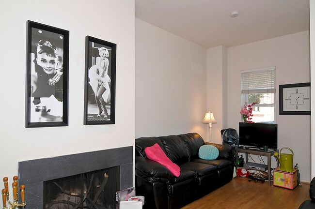 Photo - Georgetown Townhouse (Close to the West En...
