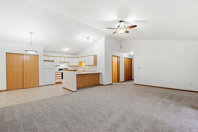 Photo - Oakridge Apartments