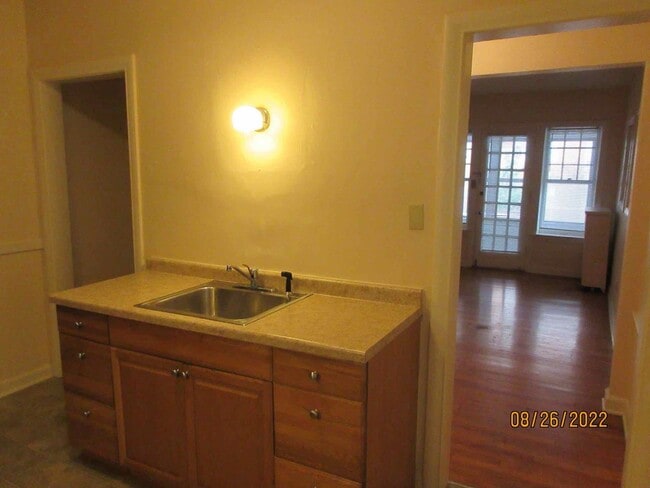 Photo - Available September 2026 Large Remodeled 1 Bedroom Apartment with Free Heat! Unidad 1B