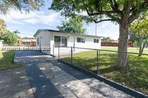 Building Photo - 916 SW 24th Ave