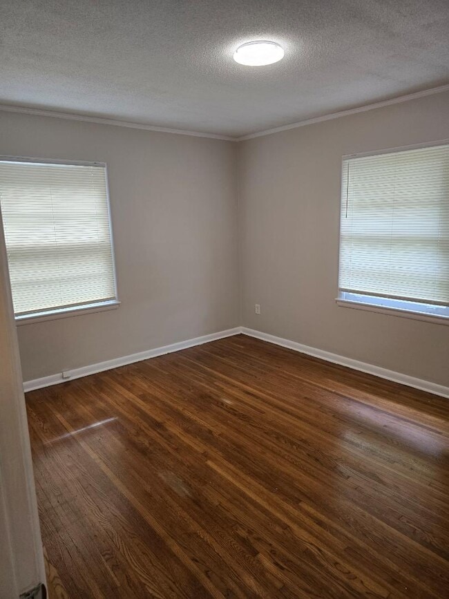 Photo - 4882 Amboy Rd