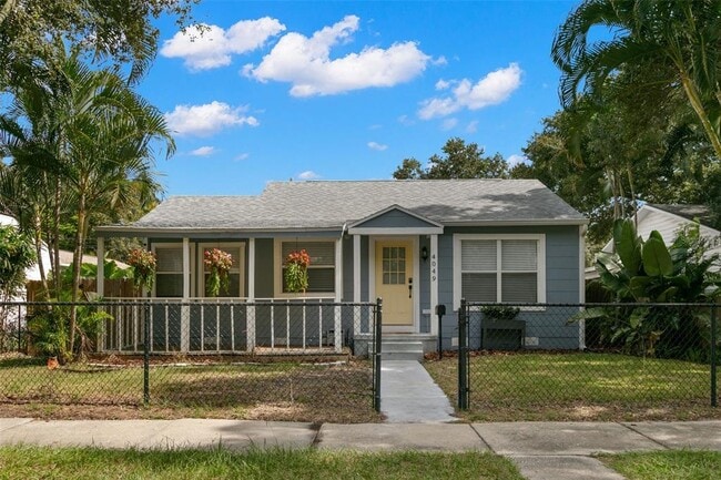 Building Photo - 4049 Iris St N